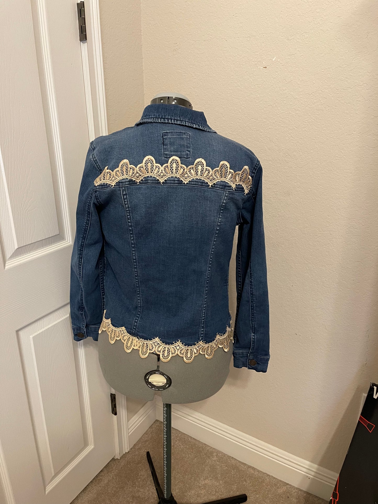 Lace, Flowers and Pearls